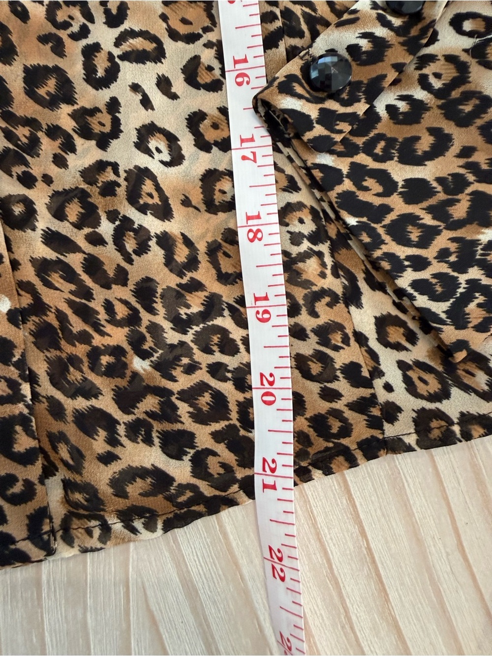 White House Black Market Leopard Print Button-Up Blouse in Brown and Black - Picture 6 of 8